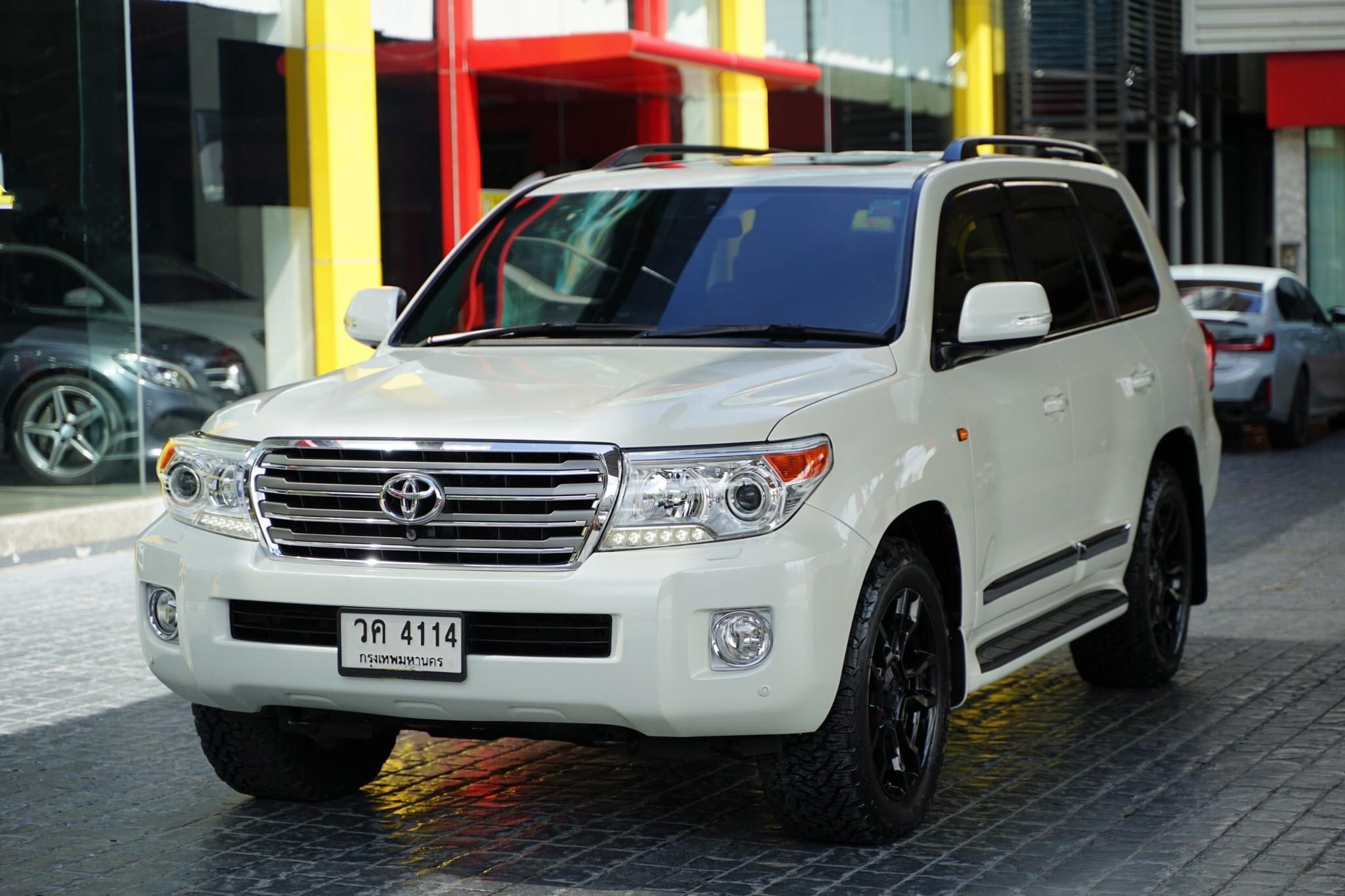 Toyota Land Cruiser 4.5 200 VX 4WD SUV ปี2012