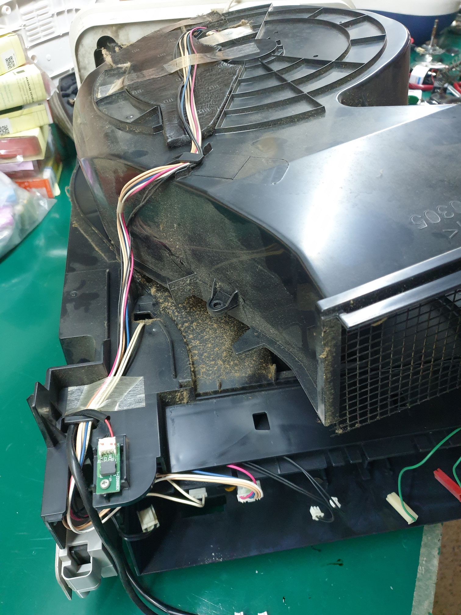 ซ่อมเครื่องฟอกอากาศ ยี่ห้อ DAIKIN รุ่น MCK70PKS-W อาการเครื่องเปิดไม่ติด