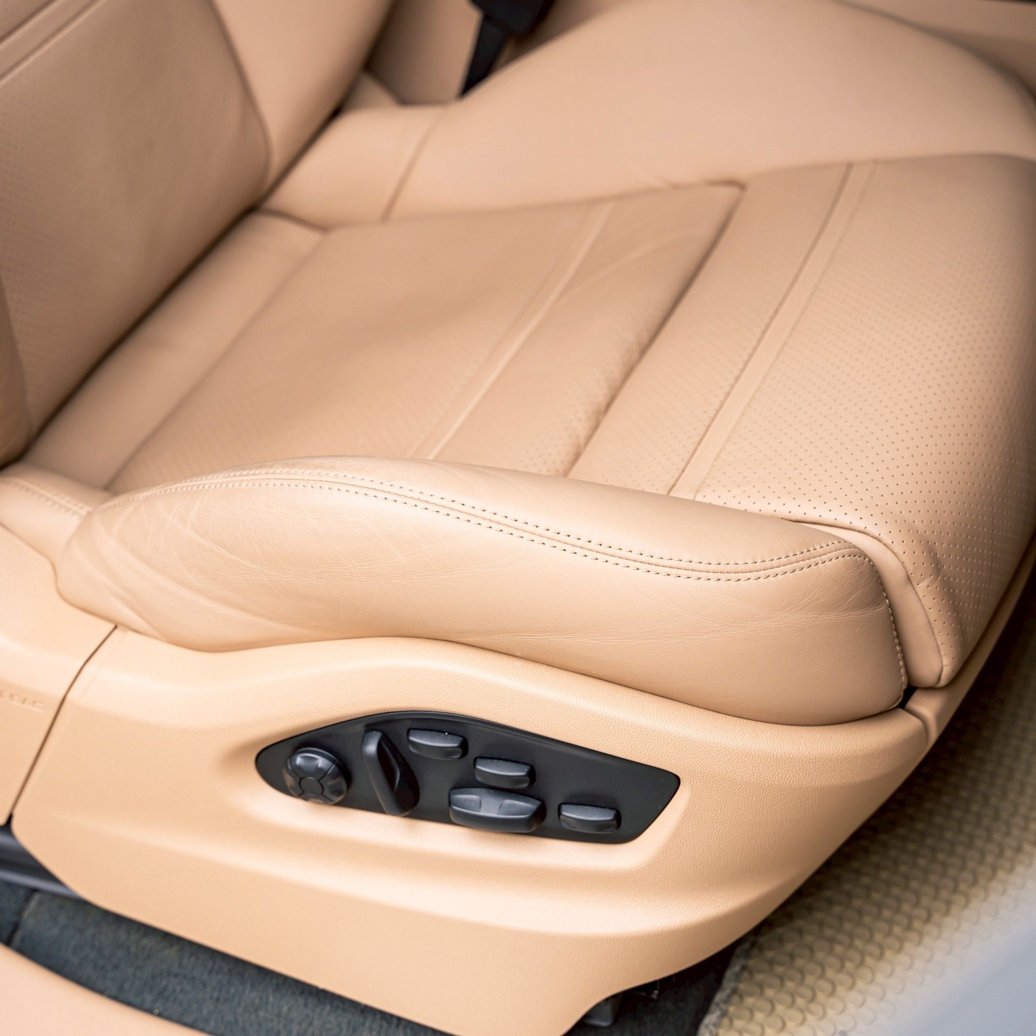 Porsche Cayenne E-Hybrid Platinum Edition ปี 2022