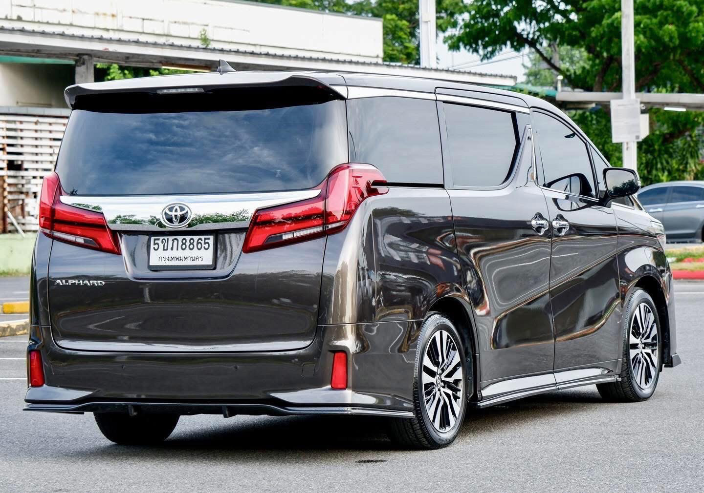 Toyota Alphard 2.5 SC Package จดทะเบียนปี 2021
