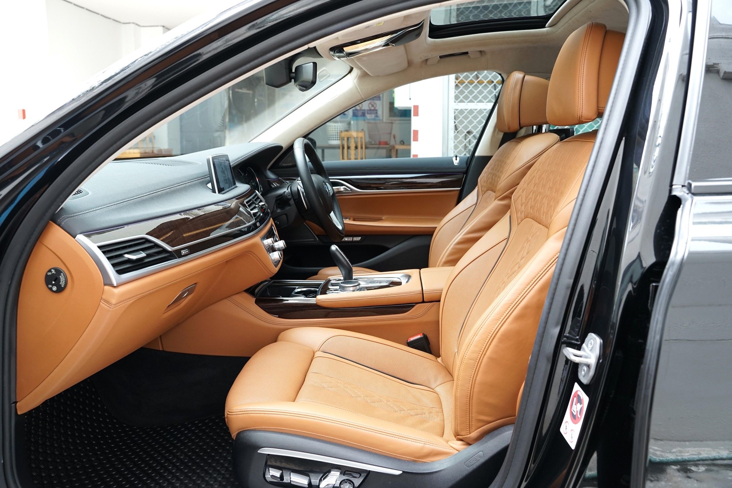 BMW 740Li Pure Excellence G12 Additional Package ปี 2016