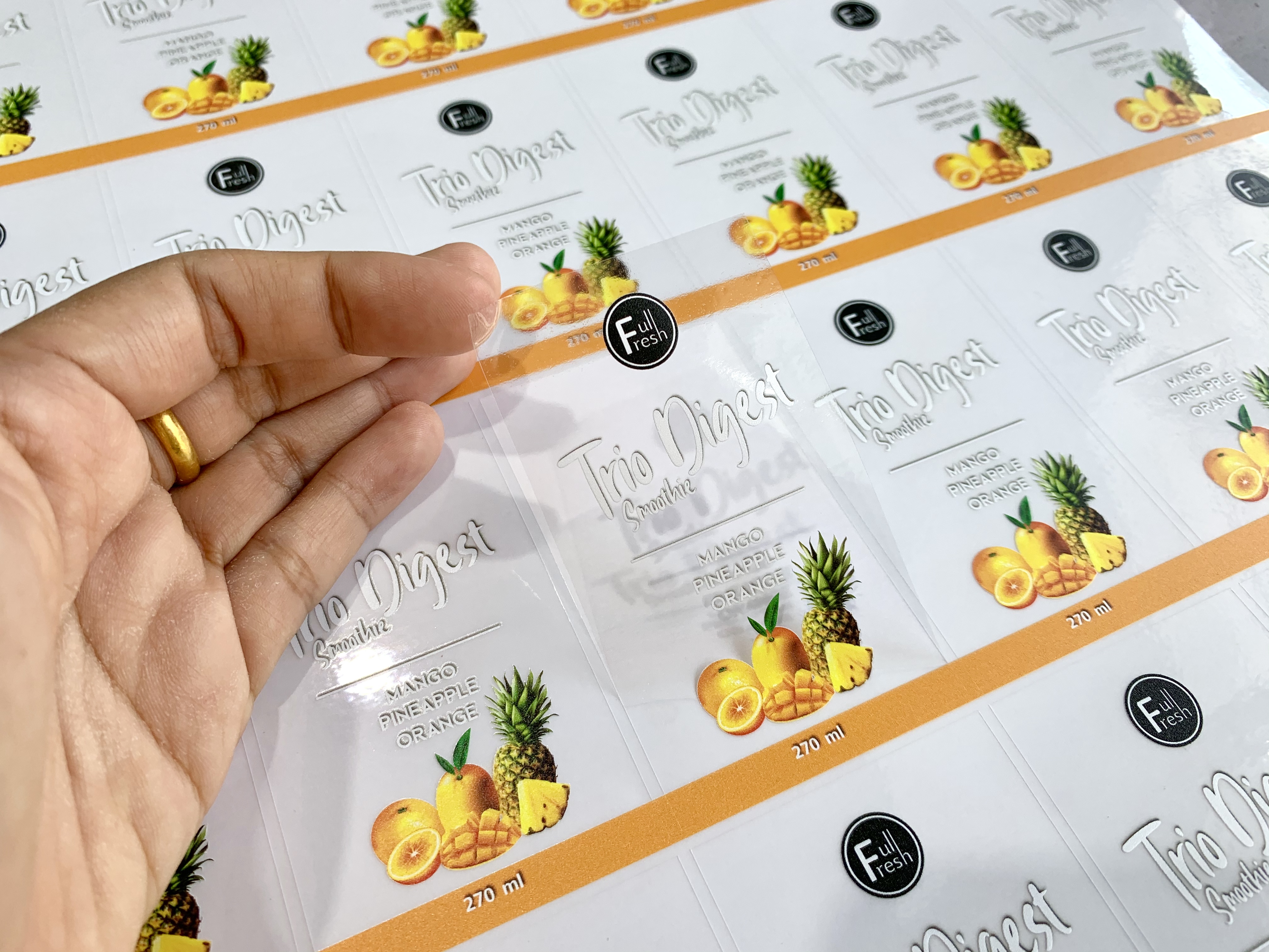 สติ๊กเกอร์ใสรองพื้นหมึกขาว หมึกขาว พิมพ์หมึกขาว