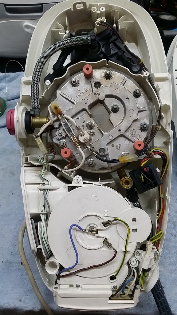 ซ่อมเตารีดไอน้ำ ยี่ห้อ TEFAL รุ่น GV8960 อาการไม่ร้อนและไอน้ำไม่ออก