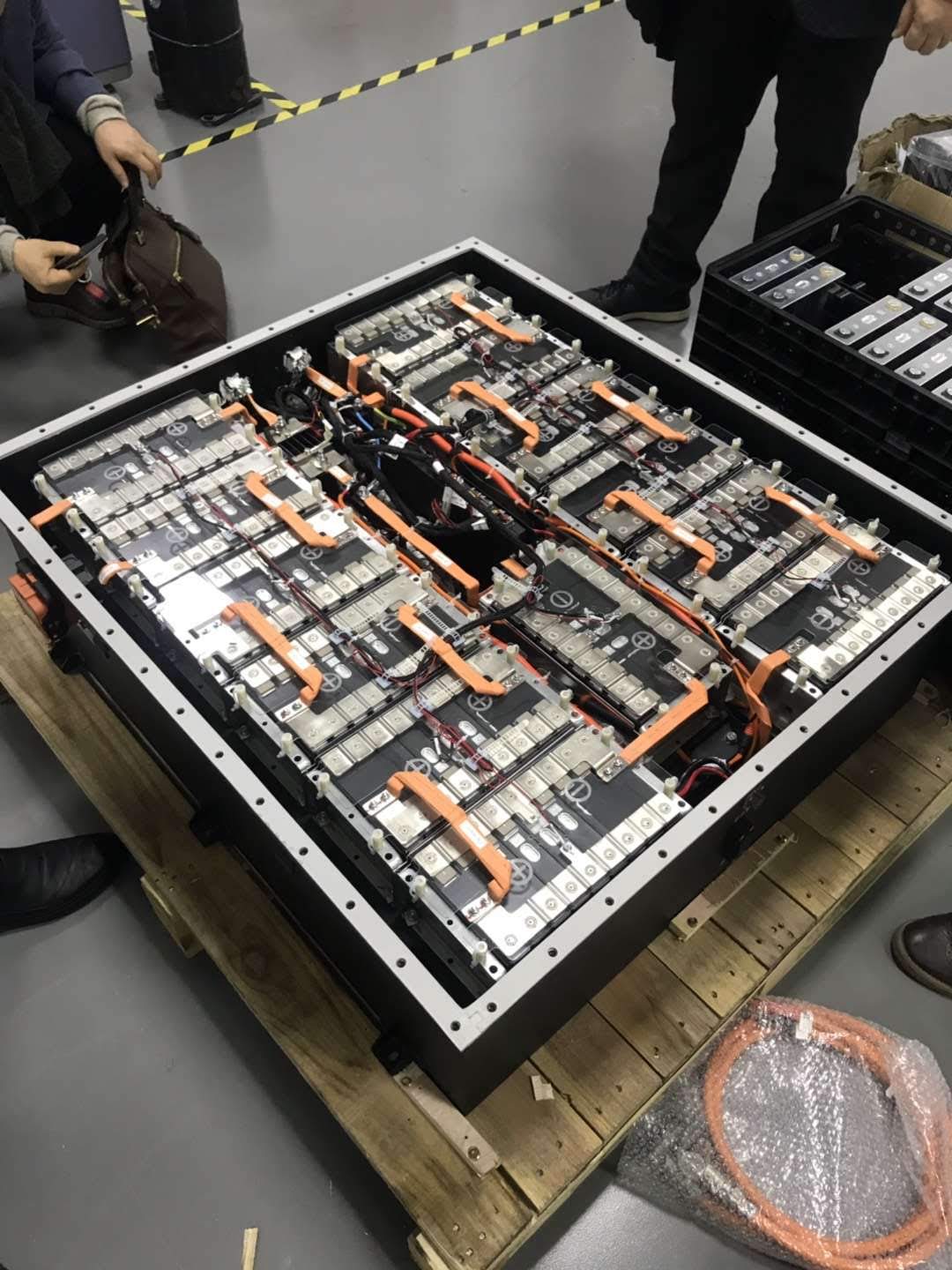 ออกแบบ ปรึกษา ต่อยอด ระบบแบตเตอรี่ลิเทียมขนาดใหญ่ บริษัท องค์กร ESS lithium energy storage system จากแบตเตอรี่ลิเทียม สำหรับงานโซล่า ตั้งแต่ 12v - 500v