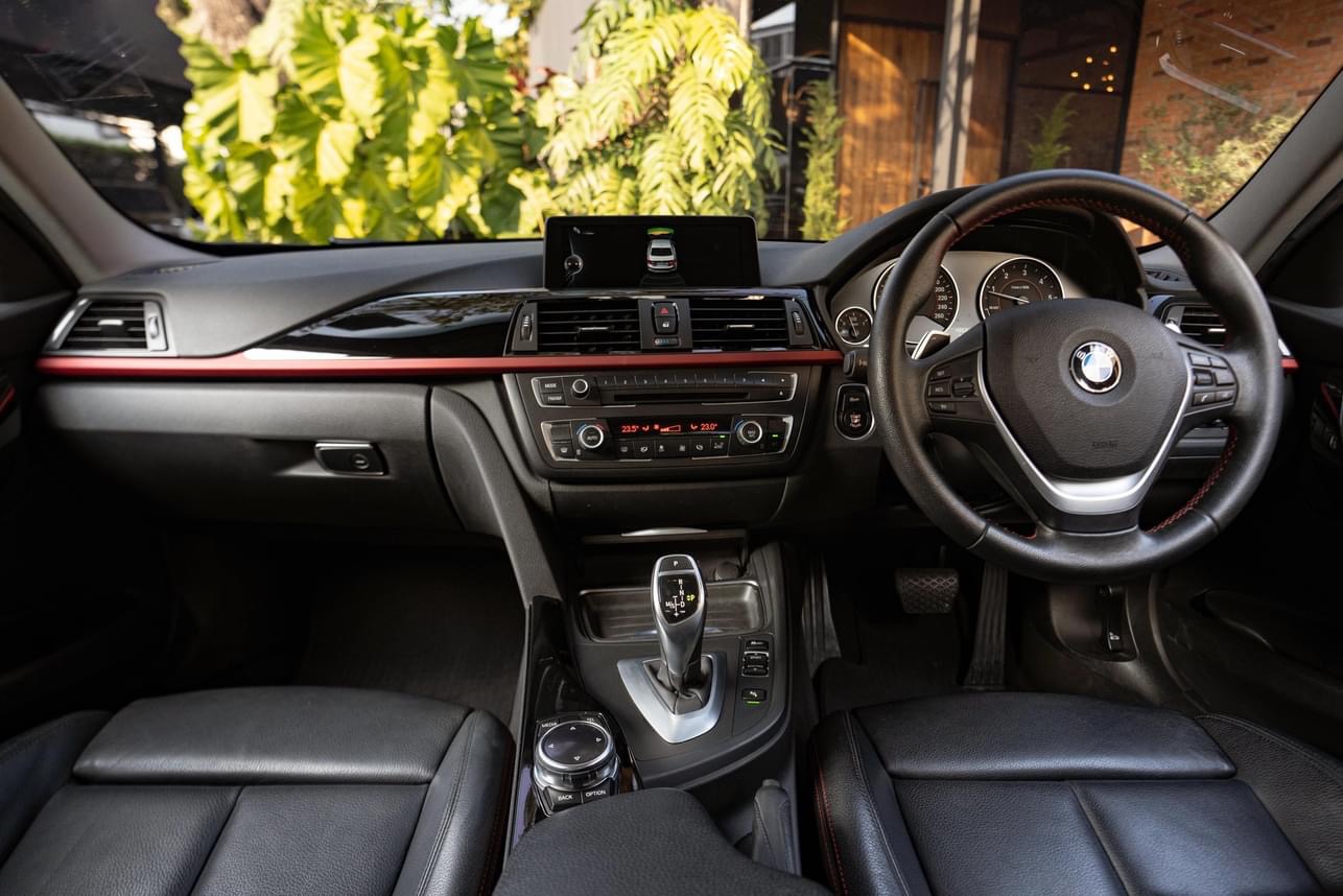BMW 320d Sport โฉม F30 ปี 2014