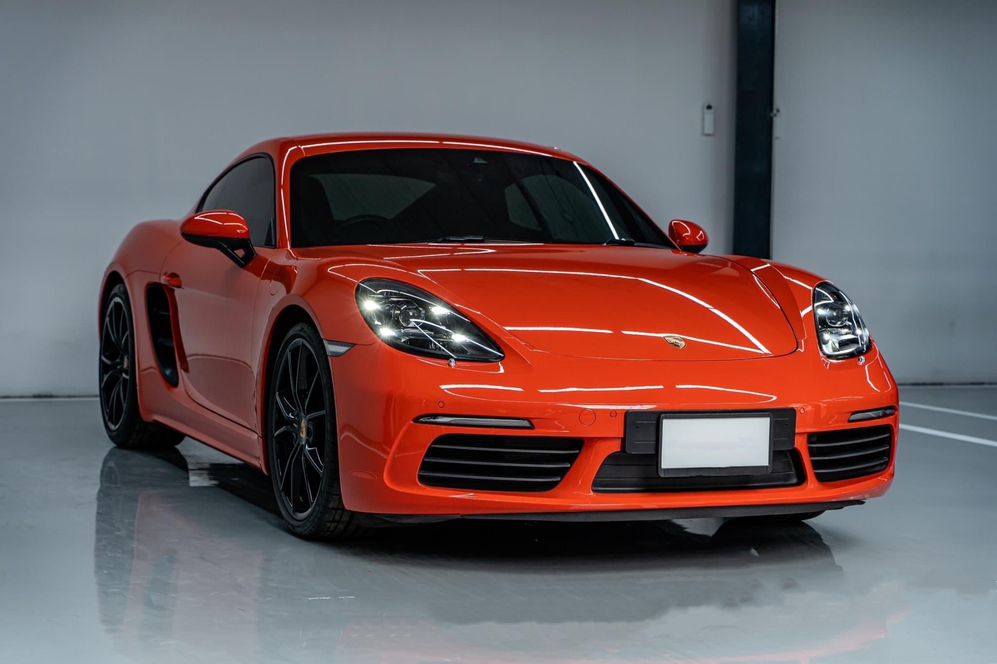 Porsche 718 Cayman ปี 2018