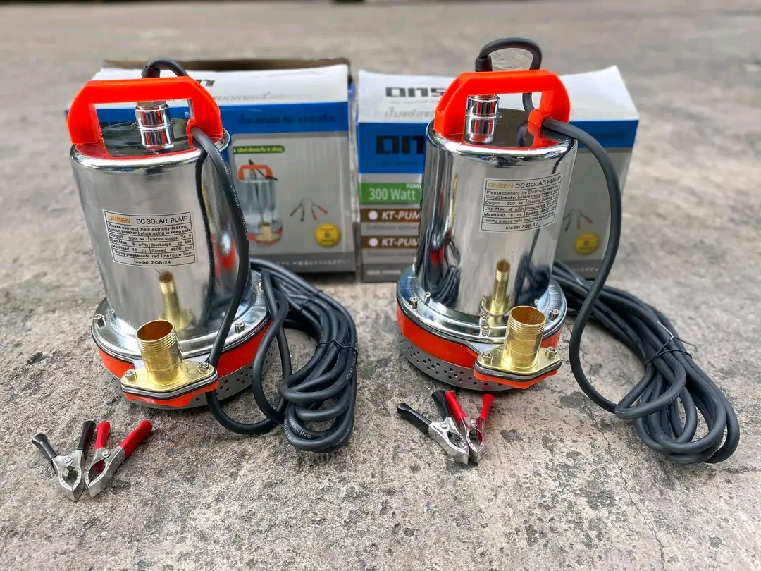 ปั้มไดโว่ ยี่ห้อ Onsen ท่อเดียว 1 นิ้ว มีรุ่น 12V และ 24V แถมตัวคีบแบต 1คู่