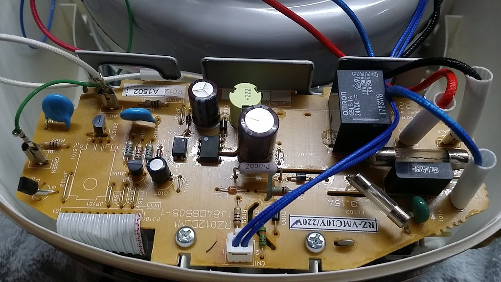 ซ่อมหม้อหุงข้าว ยี่ห้อ HITACHI รุ่น RZ-VMC10 อาการเปิดไม่ติดเครื่องไม่ทำงาน