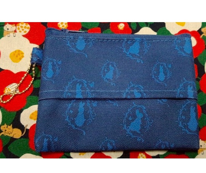 Peter Rabbit กระเป๋า กระต่ายน้อยปีเตอร์ จากญี่ปุ่น กระเป๋าเหรียญ กระเป๋าใส่ของพกพา Size : 10.5 x 13.5 cm สามารถใส่ทิชชู่ซองพกพาได้