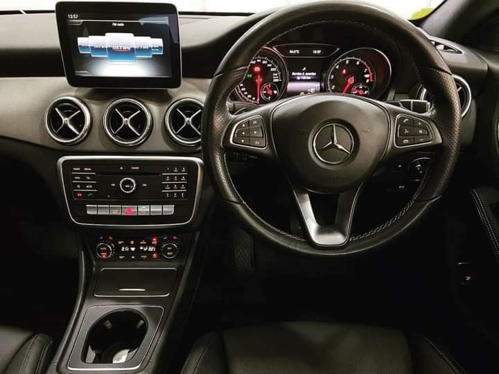 Mercedes Benz CLA200 URBAN 1.6 เทอร์โบ ปี 2017