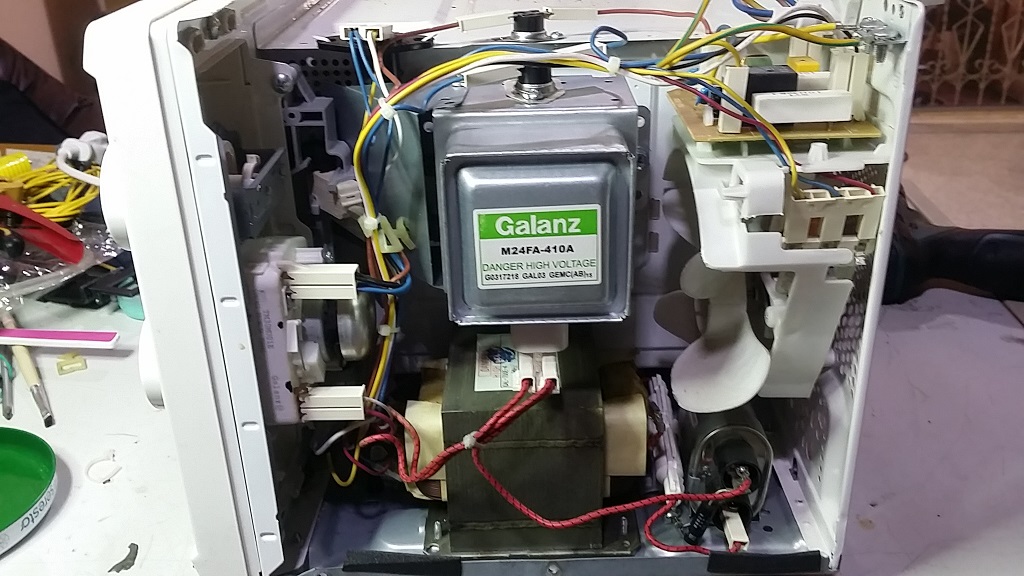 ซ่อมไมโครเวฟ ยี่ห้อ Electrolux รุ่น EMM2003W อาการไฟเข้าแต่ไม่ร้อน