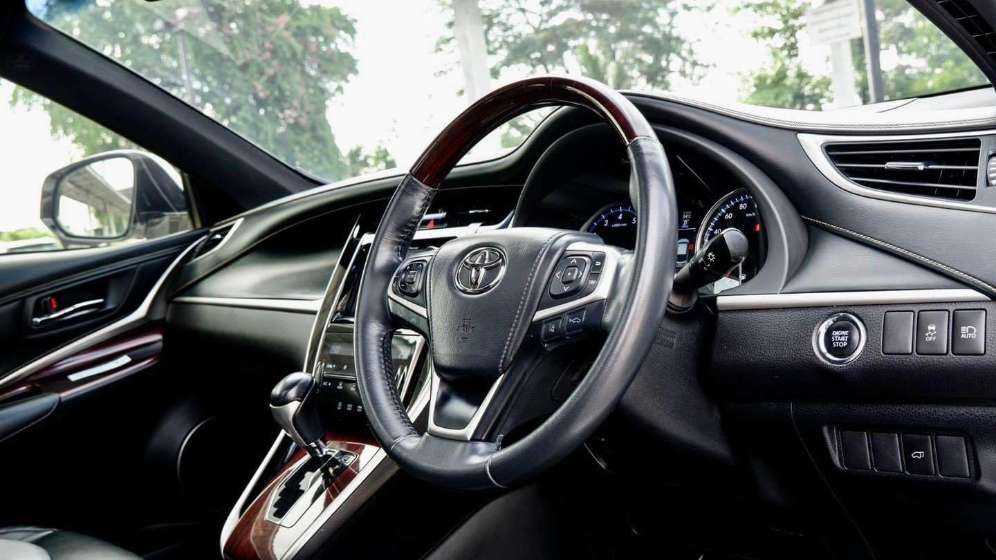 Toyota Harrier 2.0L Premium Pakage ปี 2014