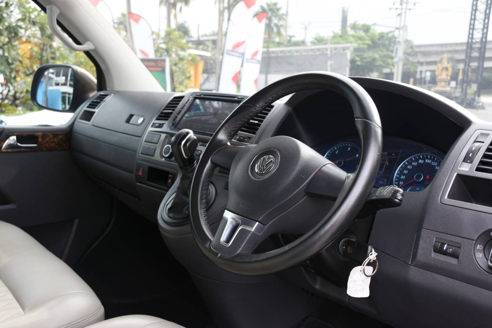 Volkswagen Caravelle T5 2.0 BI TDI ปี 2016