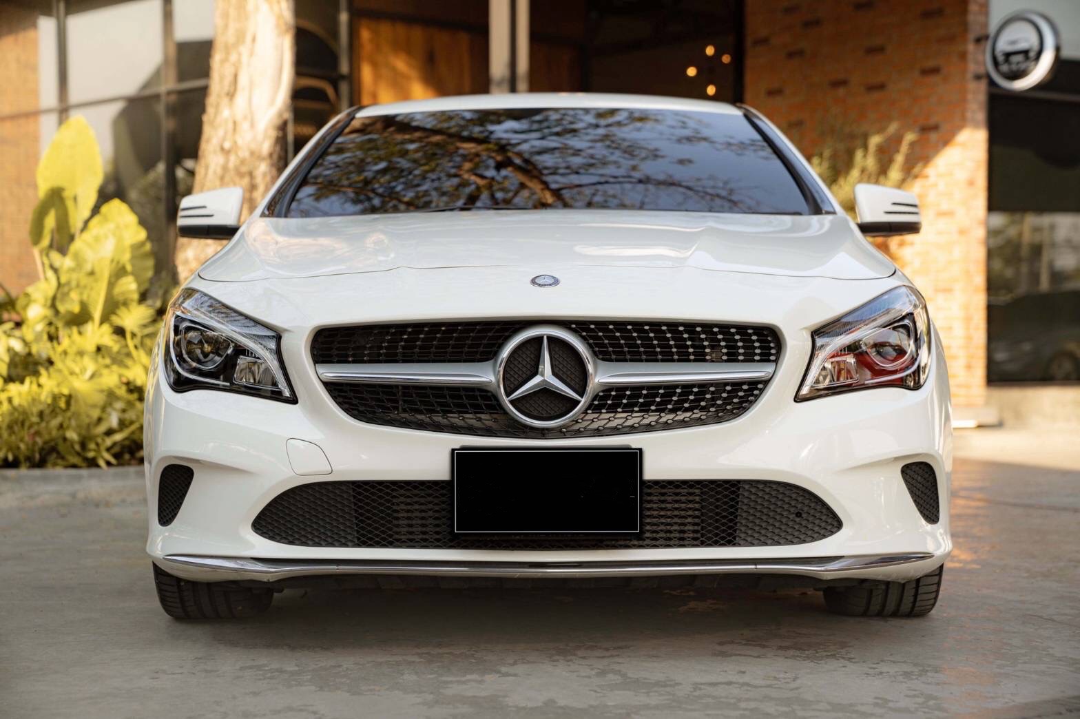 Mercedes Benz CLA200 URBAN Facelift สีขาว ปี 2017