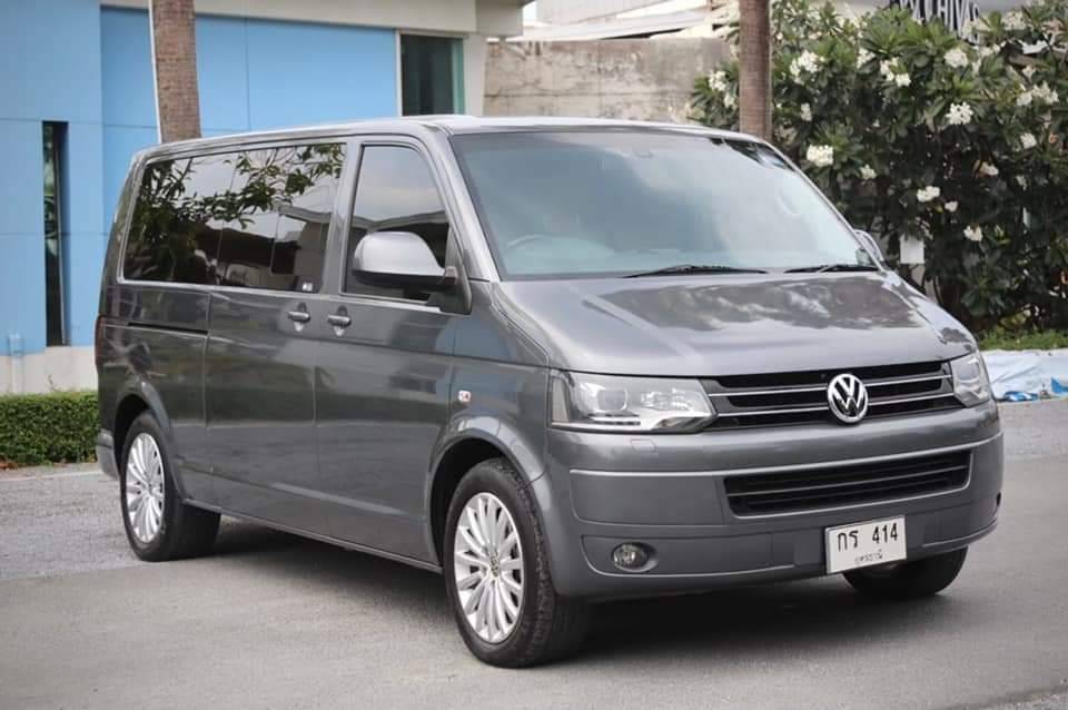Volkswagen Caravelle สีเทาเข้ม ปี 2013
