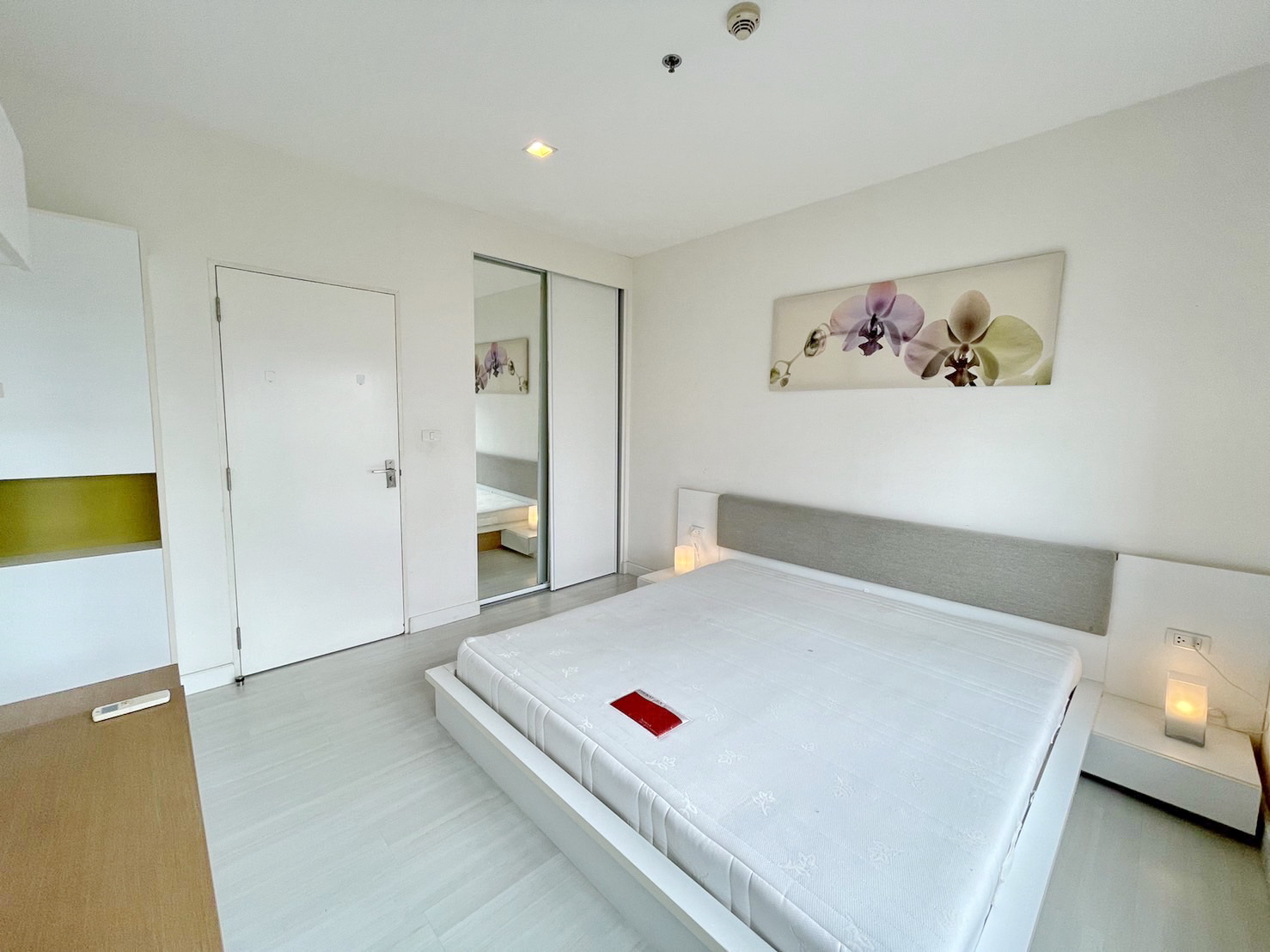 ให้เช่า The Room รัชดา-ลาดพร้าว 2 ห้องนอน ( ห้องมุม 62 ตรม.)