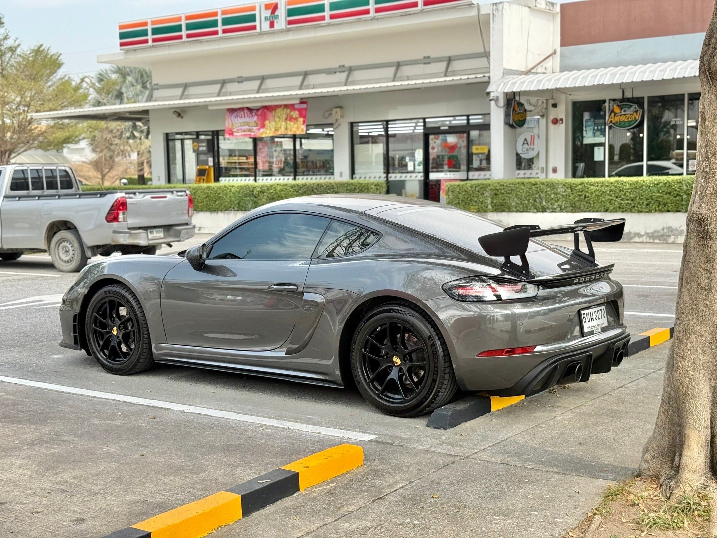 Porsche Cayman 718 GT4 ปี 2019