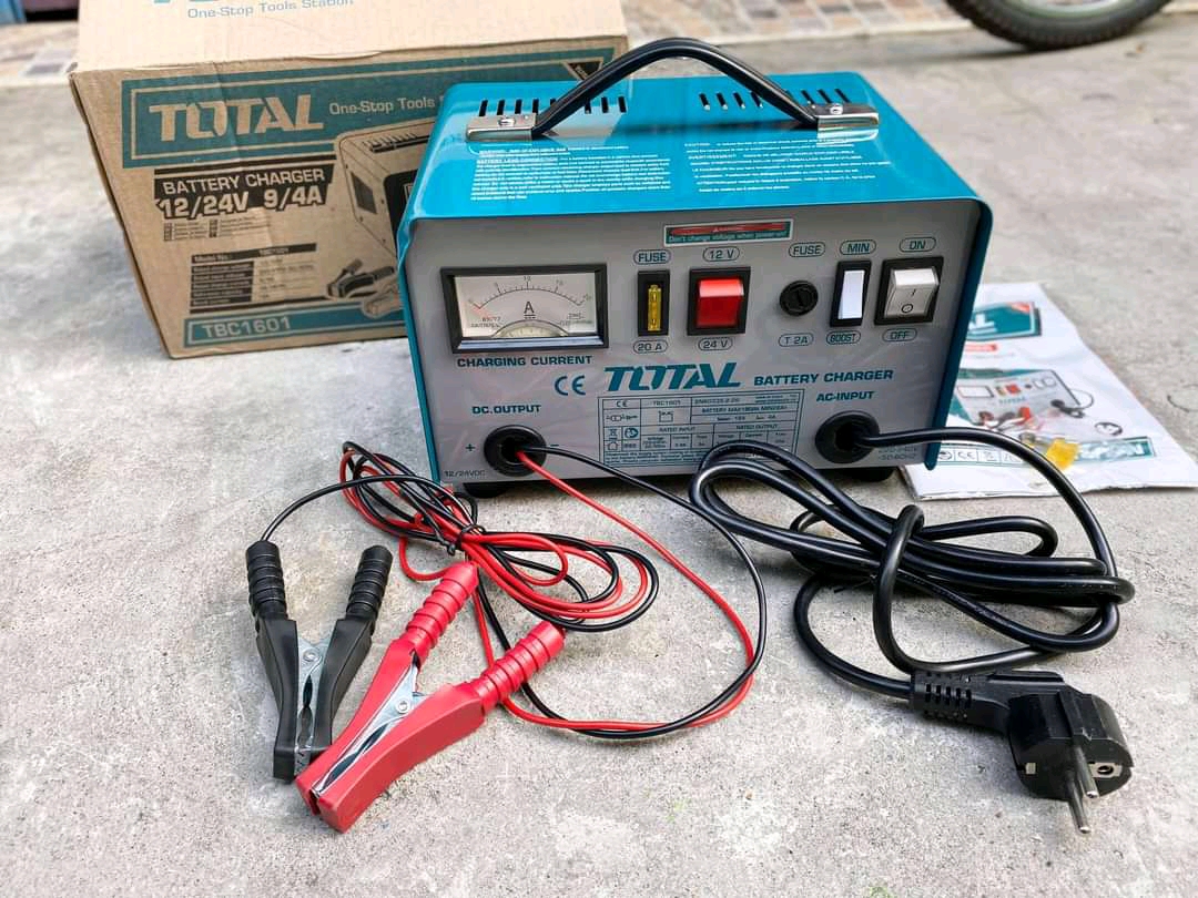 Total เครื่องชาร์จแบตเตอรี่ 12V / 24V 220V รุ่น TBC1601
