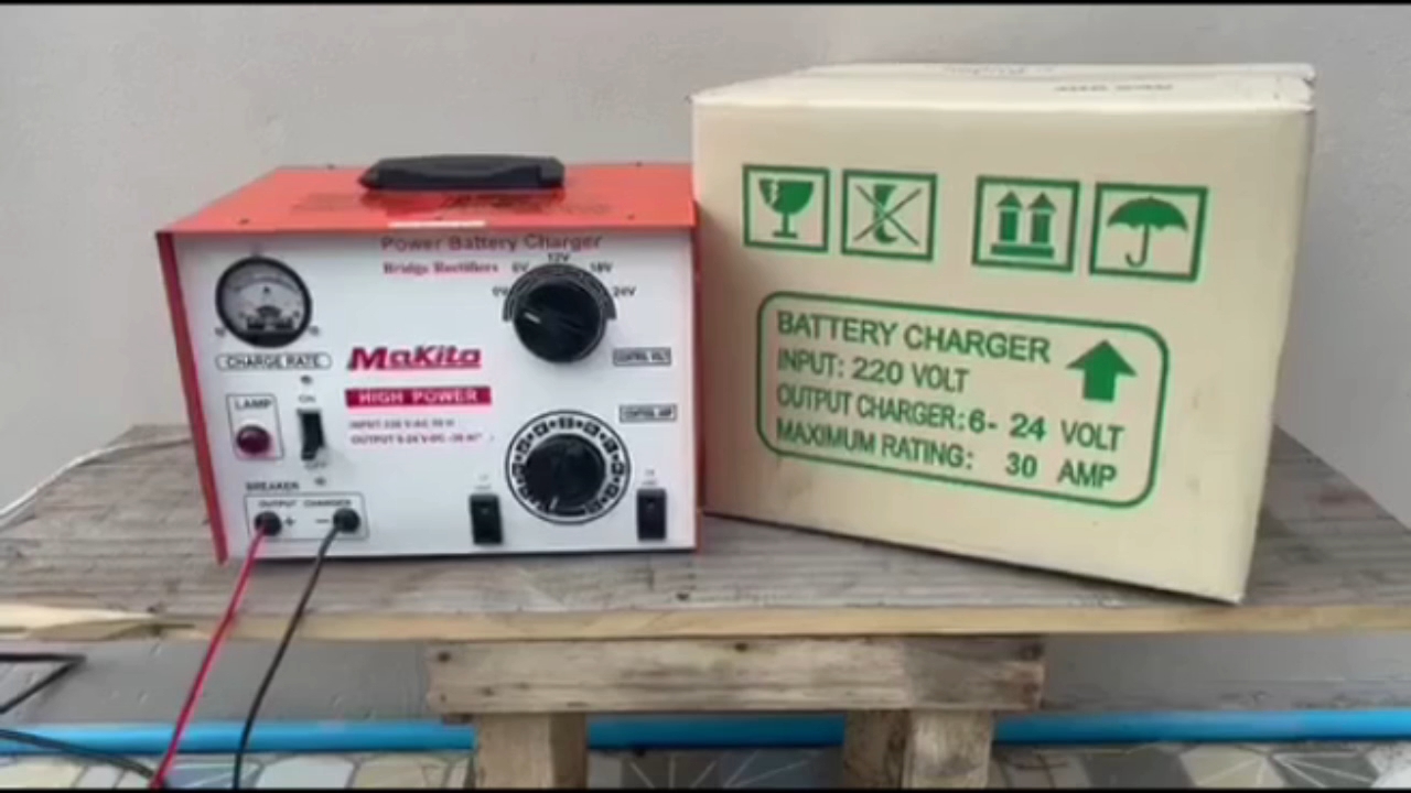 ตู้ชาร์จแบต ยี่ห้อ Makito สามารถปรับโวลต์ได้ 6-24V 30A
