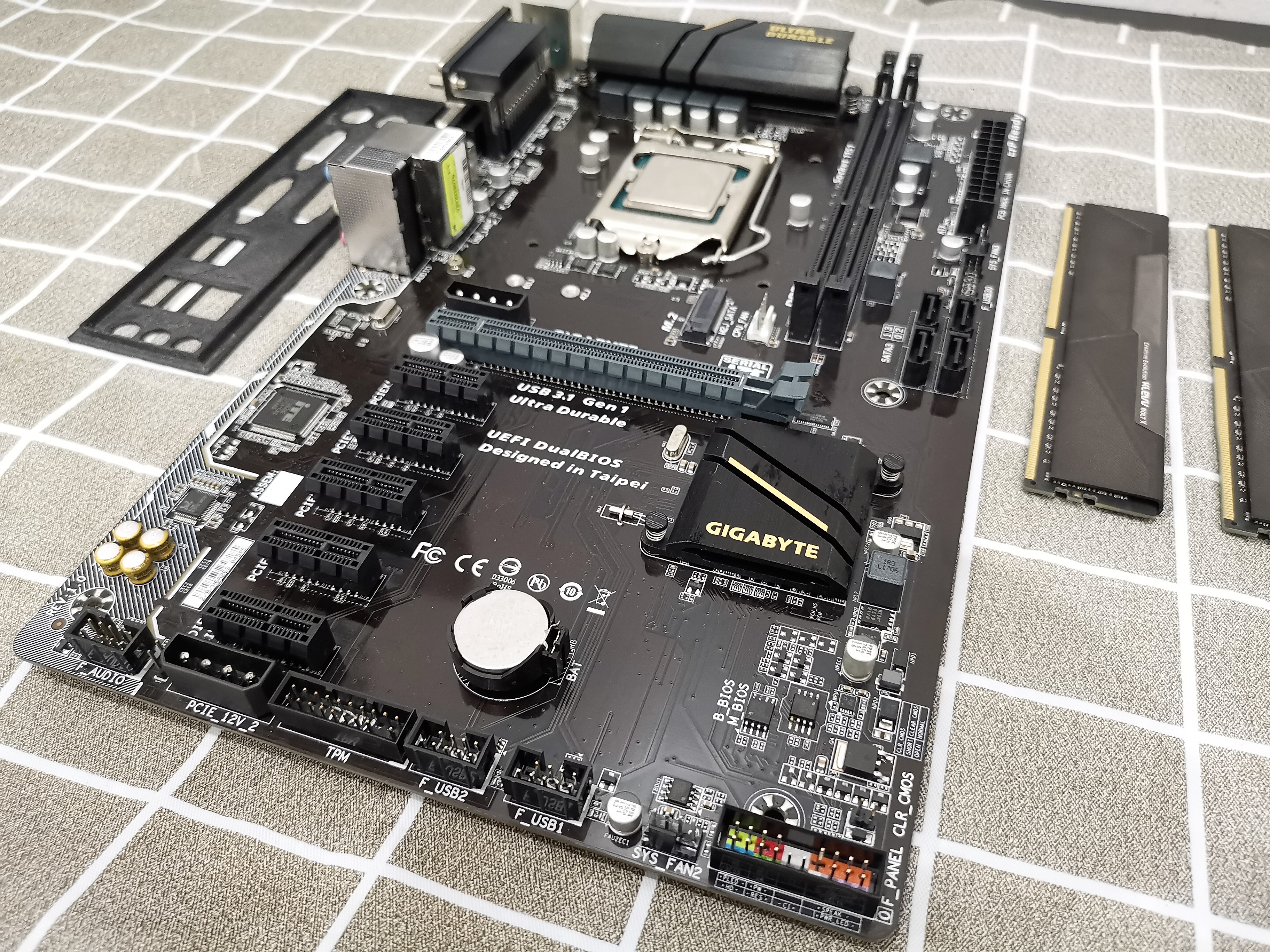 เซ็ตมัดรวม บอร์ด H110 + i7 6700 + Ram DDR4 16(8*2)/3600