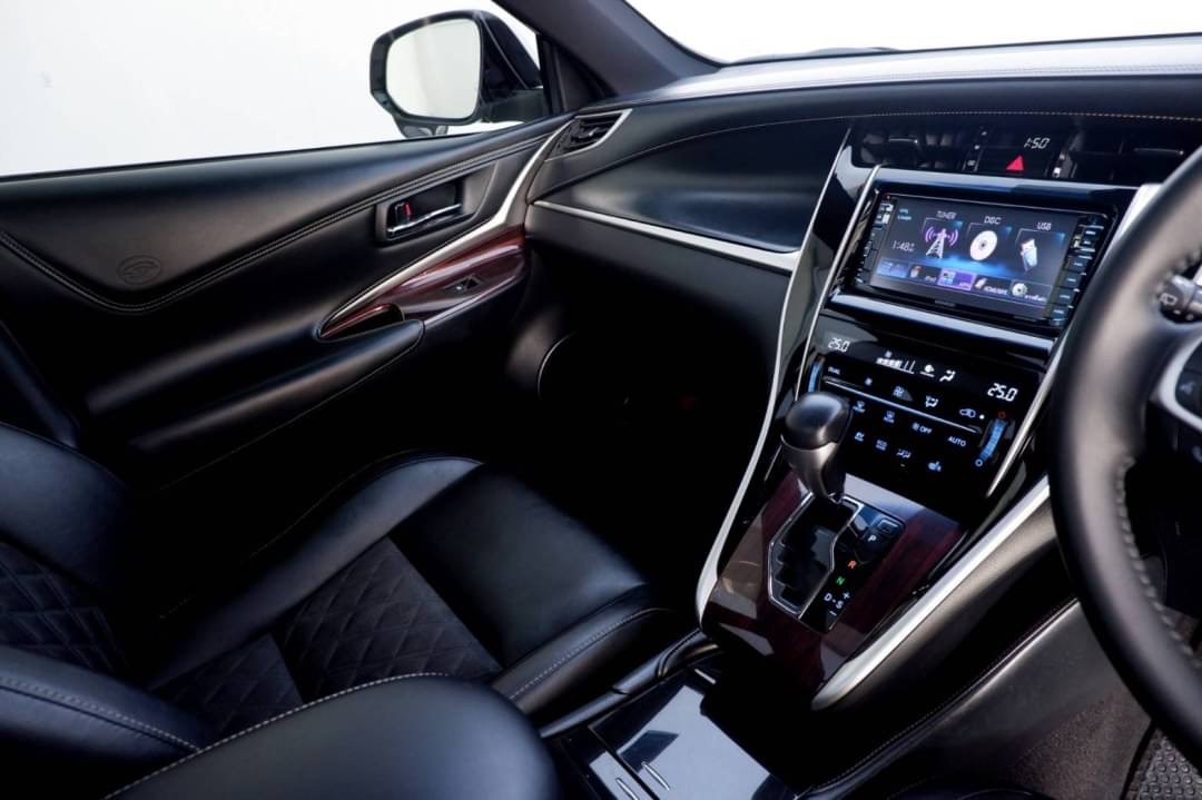 Toyota Harrier 2.5 Hybrid ปี 2015
