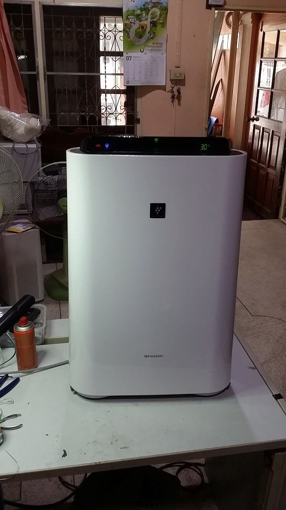 ซ่อมเครื่องฟอกอากาศ ยี่ห้อ SHARP รุ่น KC-D70-W อาการซ๊อตเนื่องจากเสียบไฟ 220V