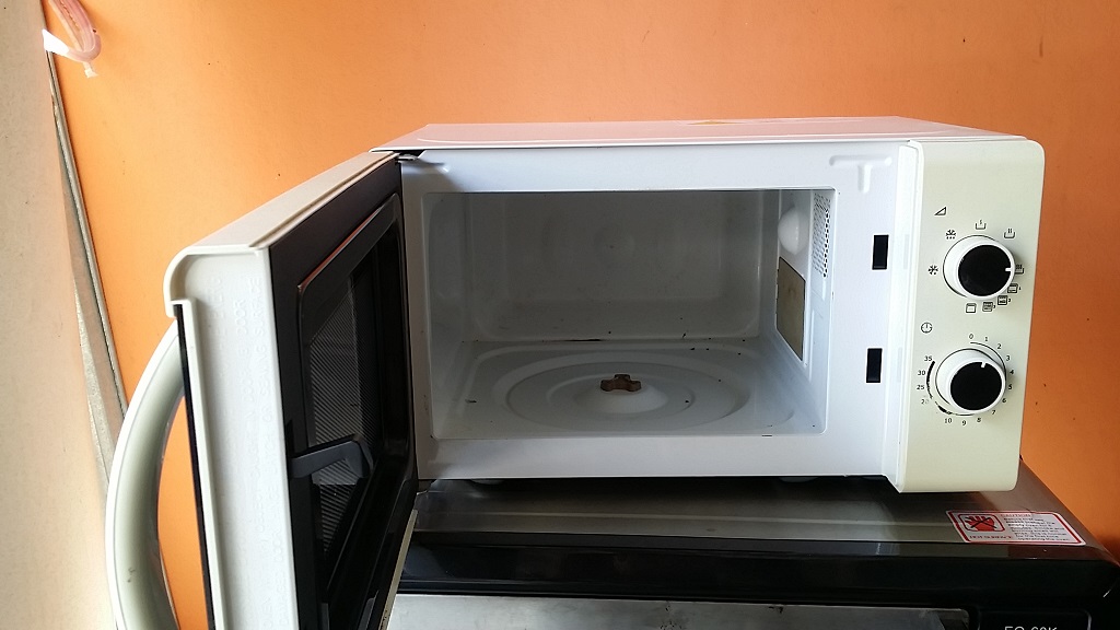 ซ่อมไมโครเวฟ ยี่ห้อ Electrolux รุ่น EMM2019W อาการไม่ร้อน