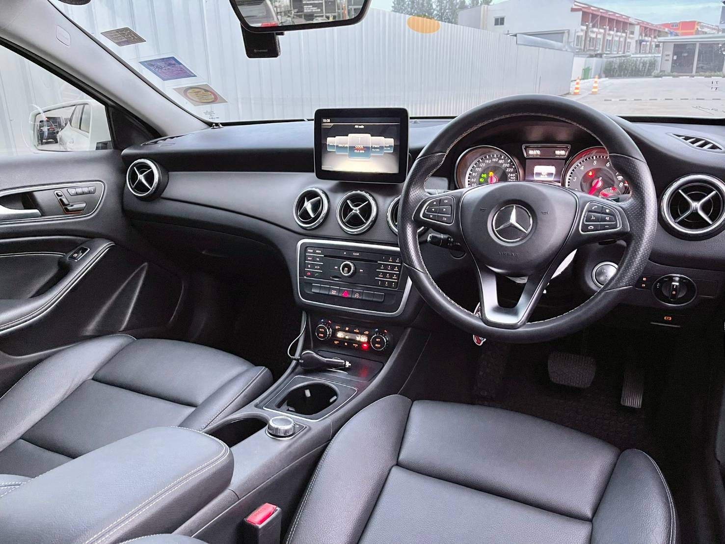 Mercedes Benz GLA200 AMG ปี 2017