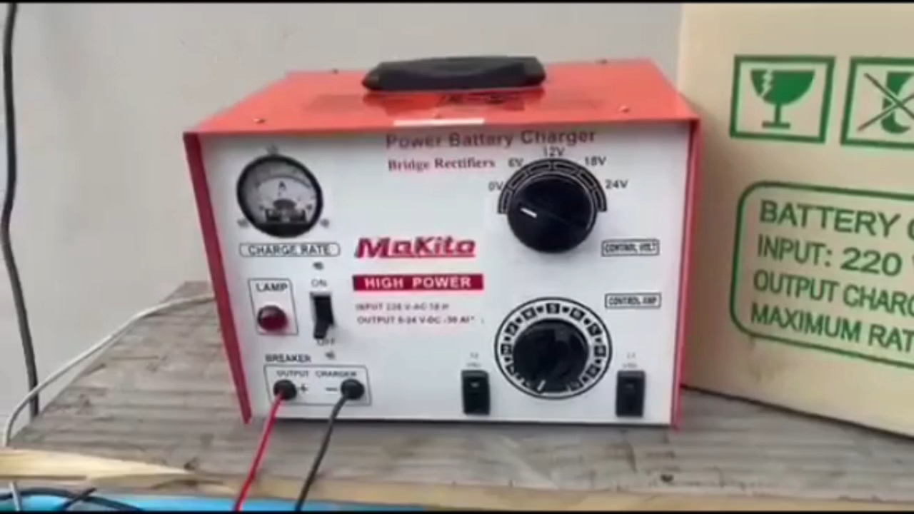 ตู้ชาร์จแบต ยี่ห้อ Makito สามารถปรับโวลต์ได้ 6-24V 30A