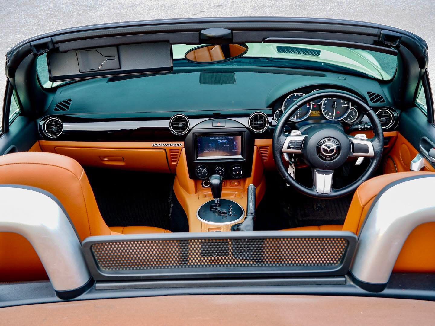 Mazda MX5 NC 2.0 สีขาวแท้ JDM spec Roadster เปิดประทุนหลังคาผ้าใบ ปี 2011