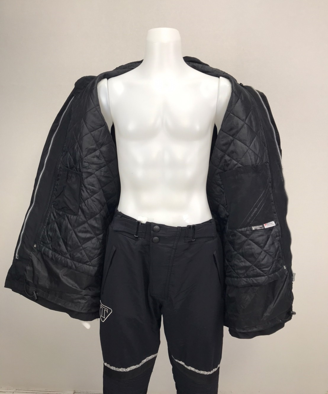 เสื้อขี่มอเตอร์ไซด์( มือสอง) RCT 915 อก 54" ยาว 32" ยี่ห้อ**BERING**