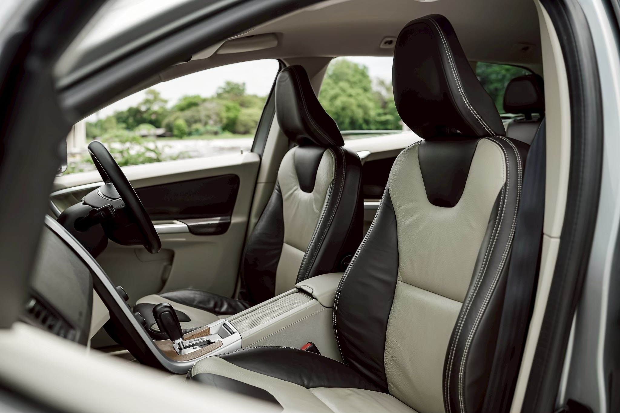 Volvo XC60 2.0 D3 ปี 2012