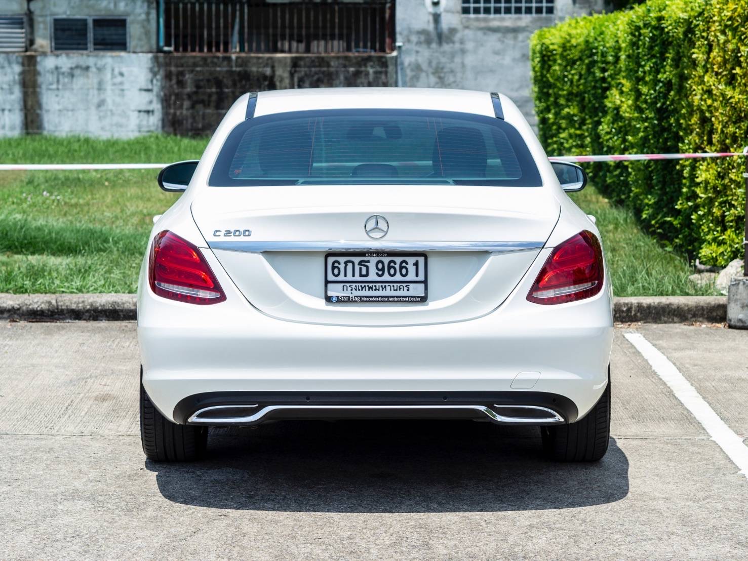 Mercedes-Benz C200 Avantgarde ปี 2016 W205 สีขาว ภายในดำ