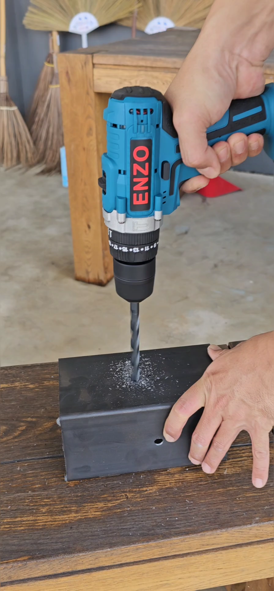 สว่านแบตกระแทก ยี่ห้อ ENZO 199V