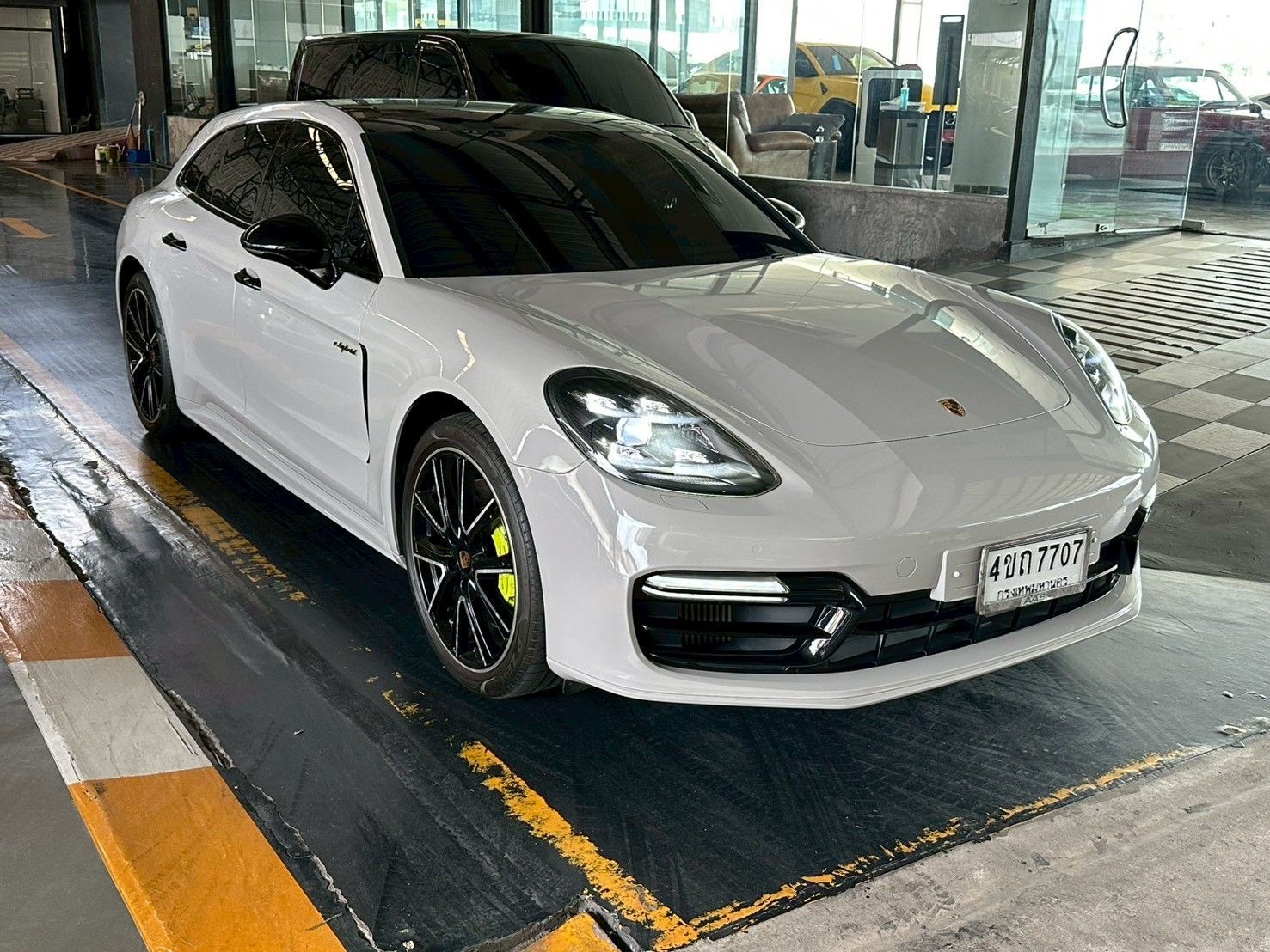 Porsche Panamera 4 e-hybrid Turismo ปี 2018