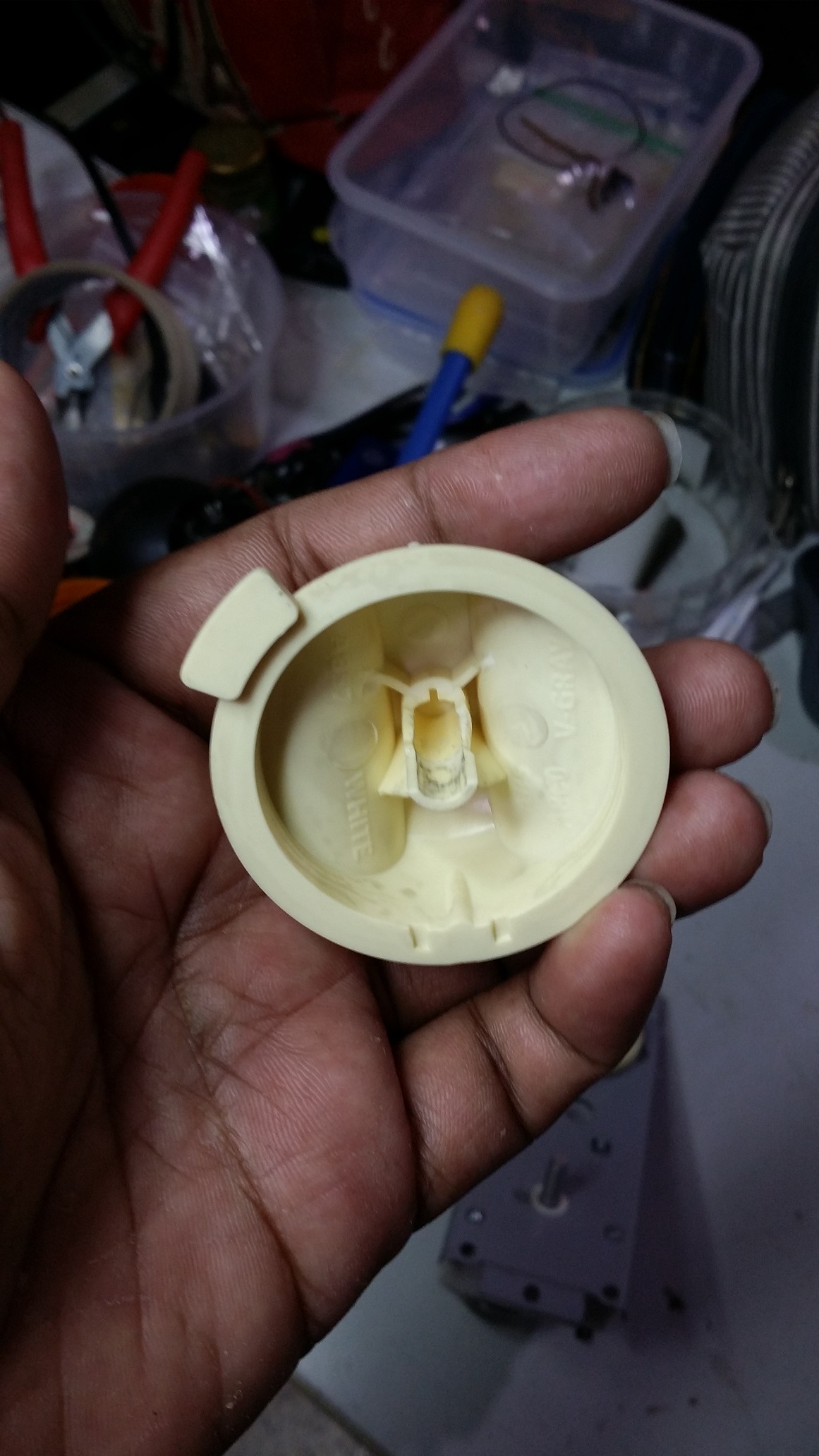 ซ่อมไมโครเวฟ ยี่ห้อ SHARP รุ่น R-219 ปุ่มลูกบิดแตกทำให้ตั้งเวลาไม่ได้