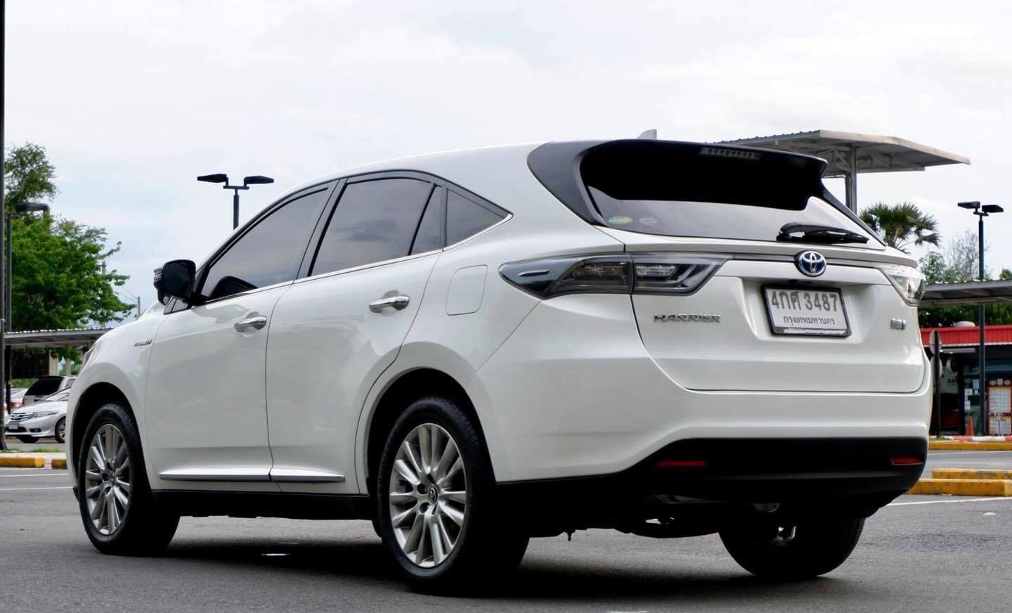 Toyota Harrier 2.5 HV Hybrid Premium Package ปี 2015