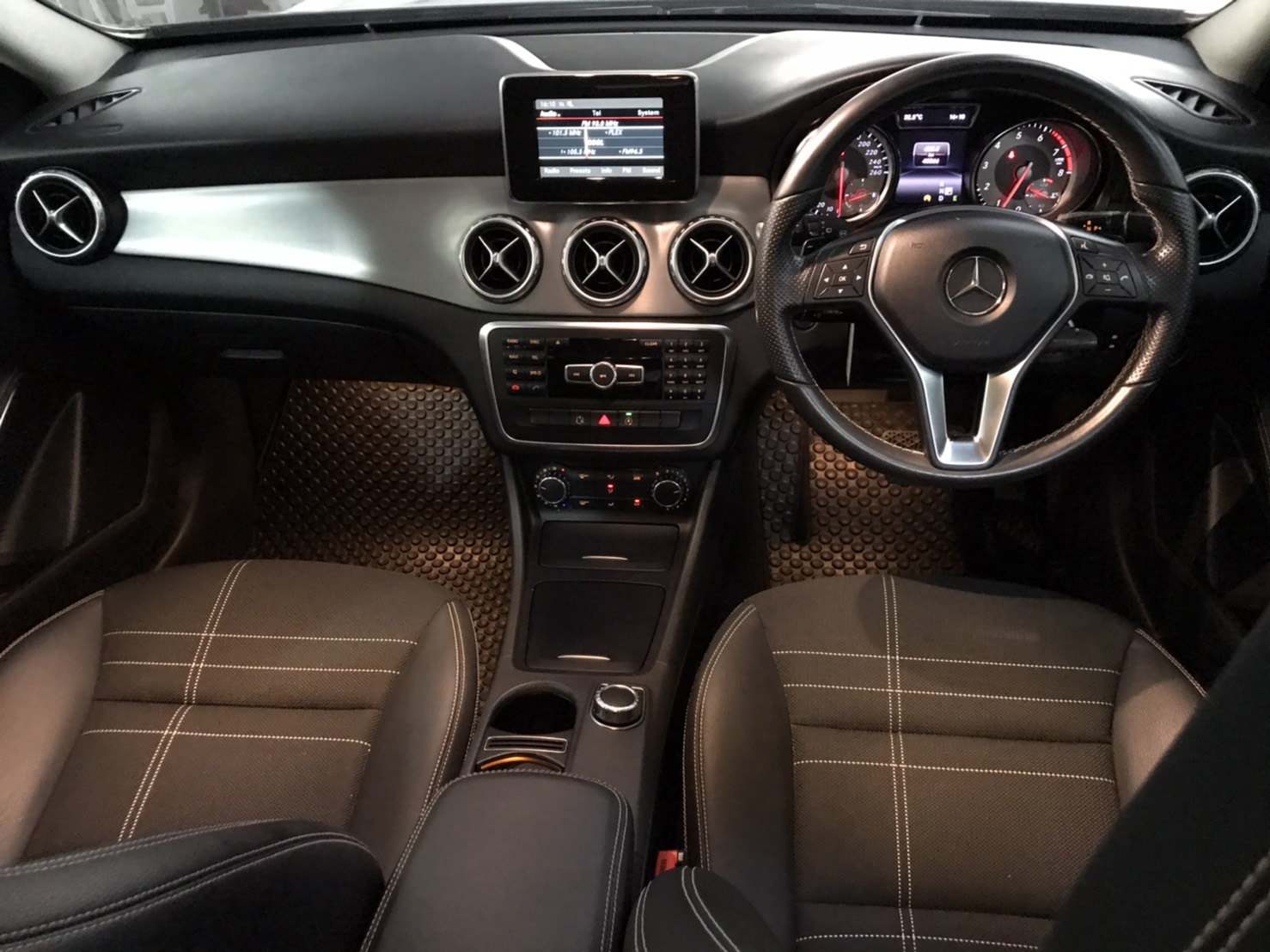Mercedes Benz GLA200 ปี 2015