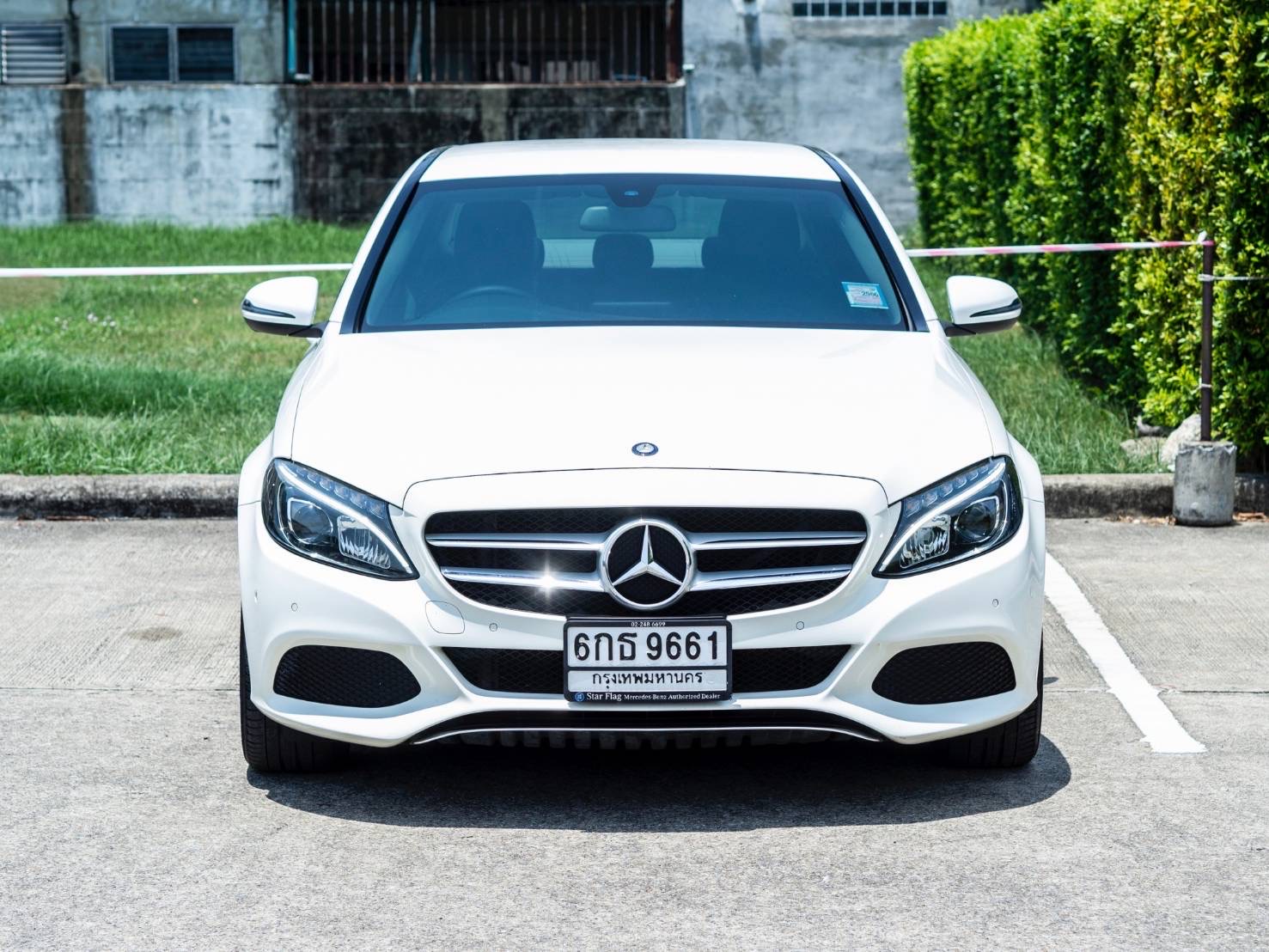Mercedes-Benz C200 Avantgarde ปี 2016 W205 สีขาว ภายในดำ