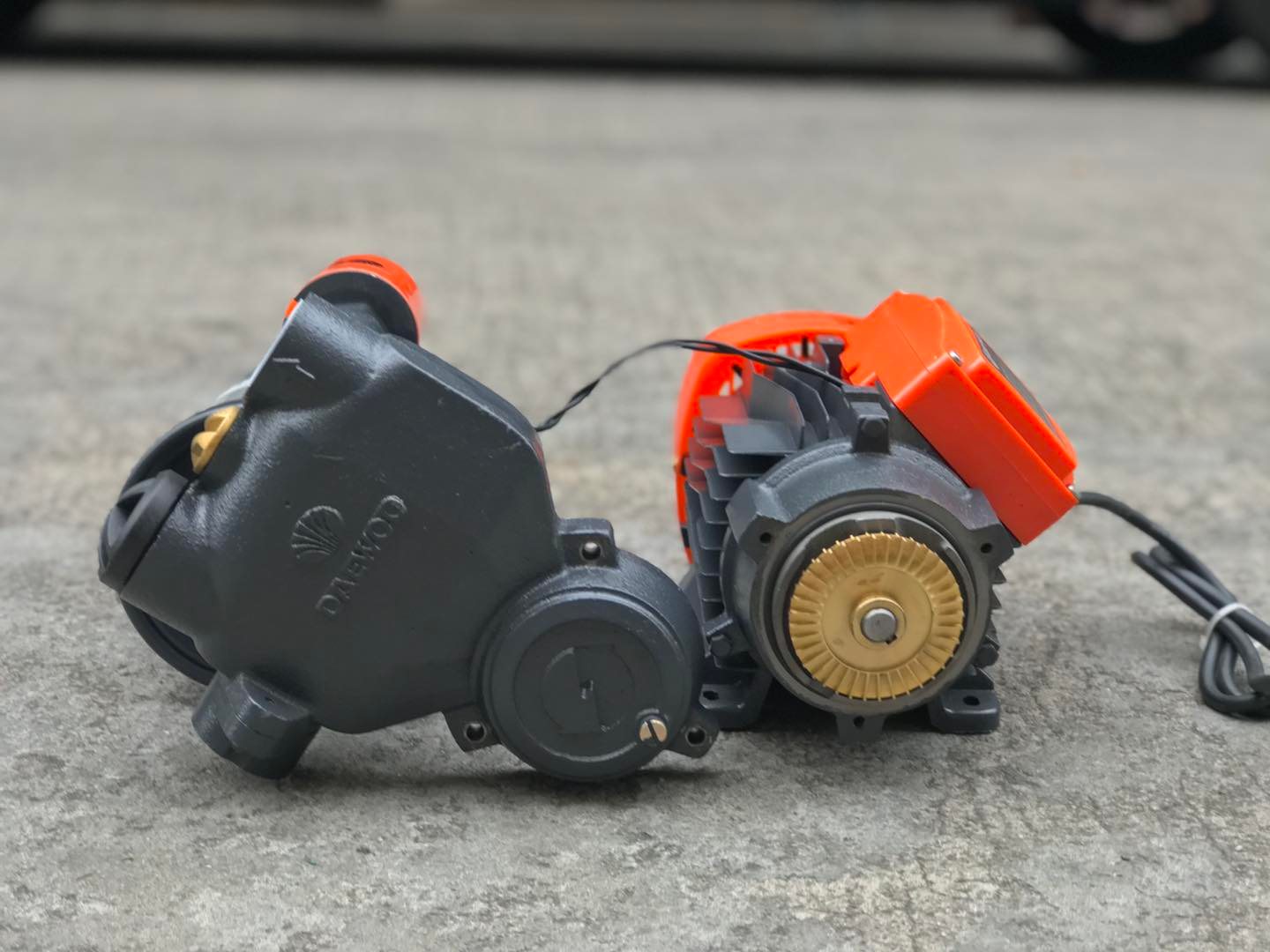 ปั๊มน้ำอัตโนมัติ Daewoo รุ่น DAEAUTO190 แถมฟรี ประแจอเนกประสงค์ และ ไฟฉายคาดหัว