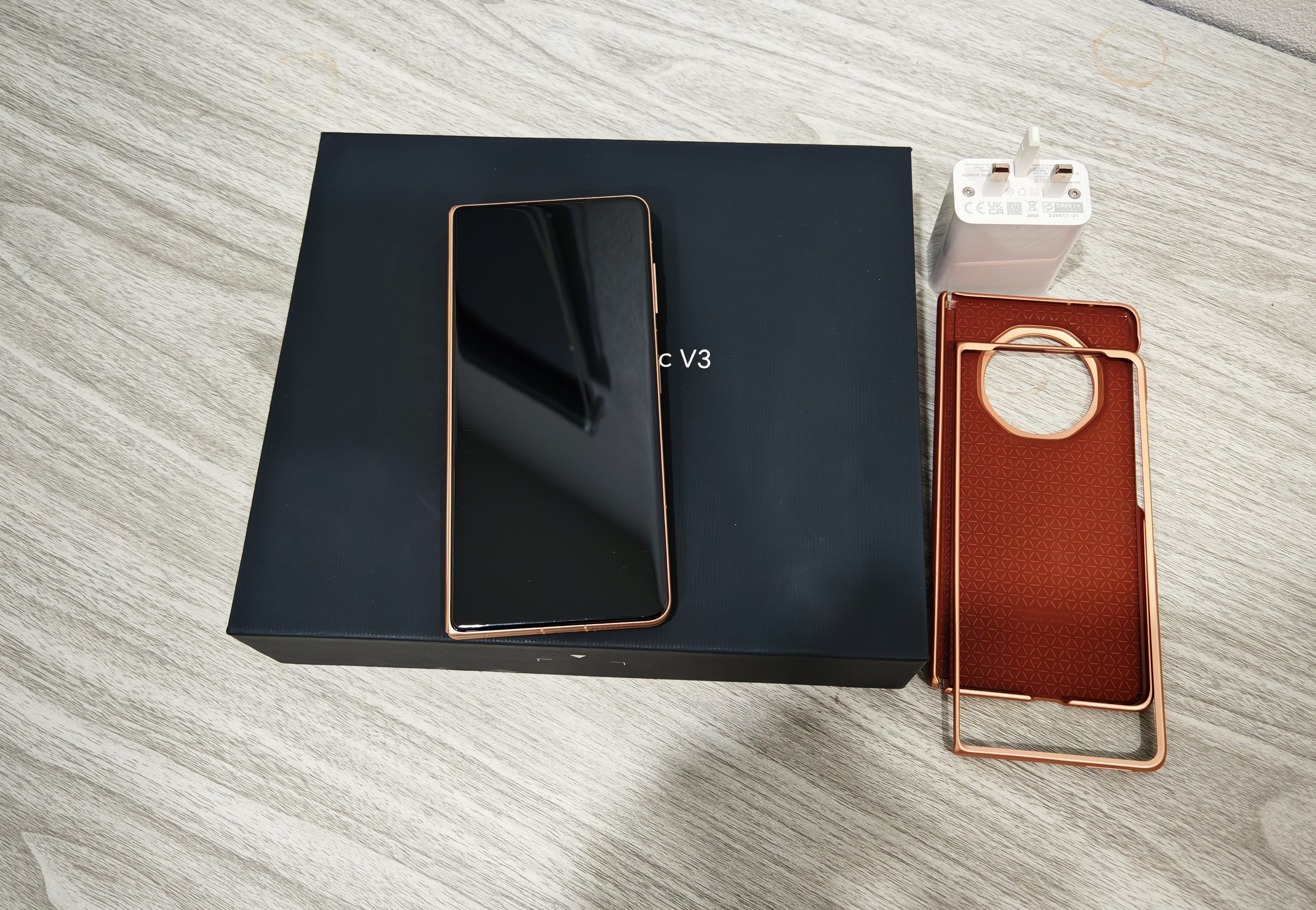 Honor Magic V3 สมาร์ทโฟนจอพับ บางสุดเพียง 9.2 มม.