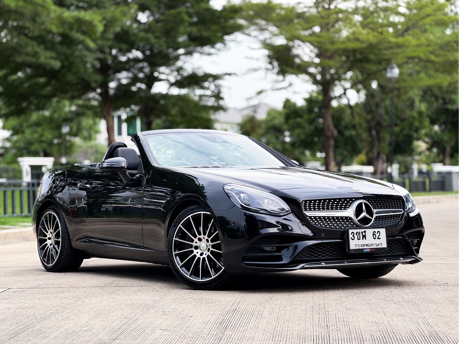 Benz SLC300 AMG Dynamic R172 ปี 2017