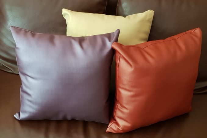 หมอนอิง หนัง PU Silk