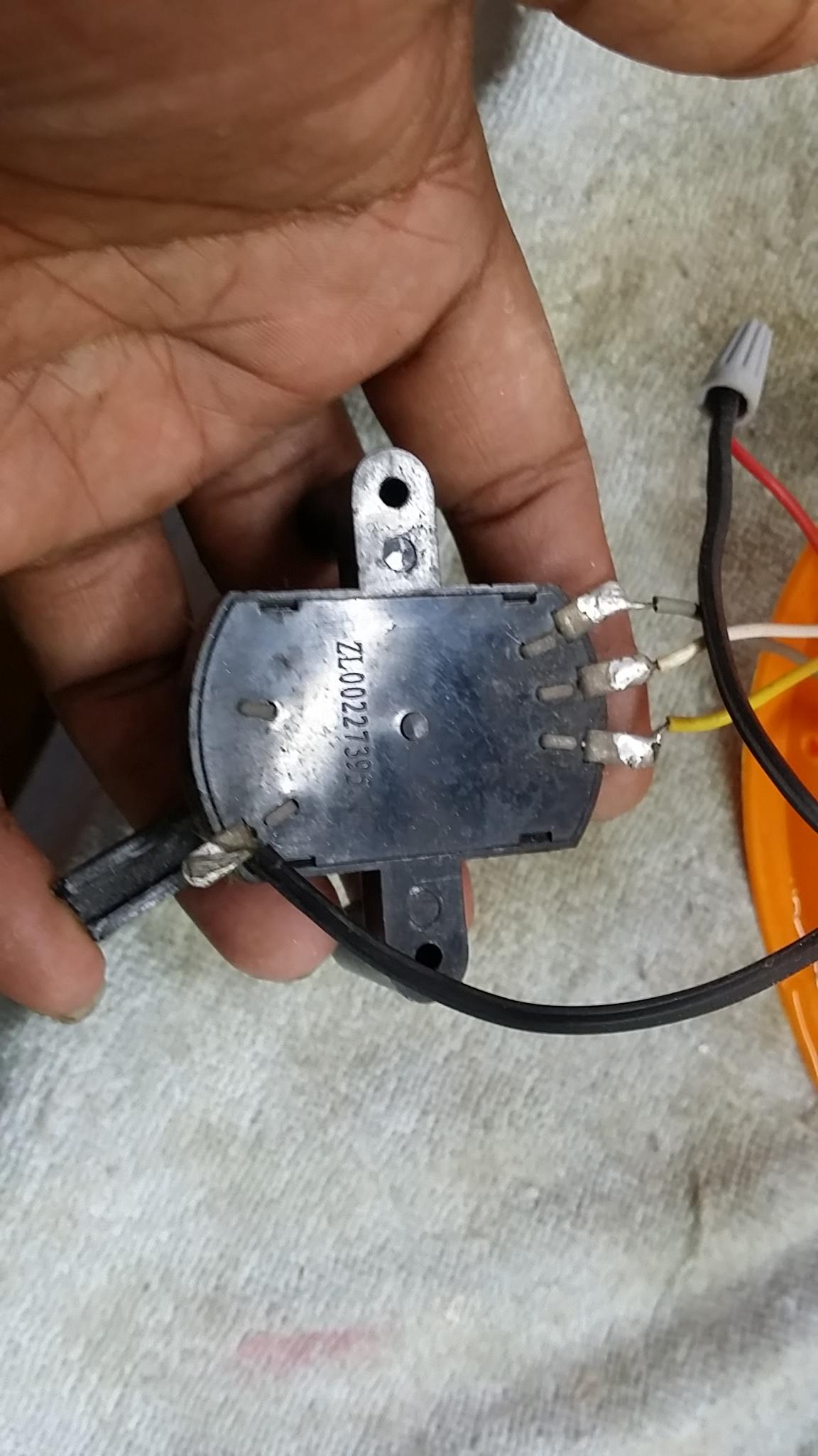 ซ่อมพัดลมดีไซน์ย้อนยุค ยี่ห้อ CLARTE รุ่น CT822IF อาการปรับระดับความแรงไม่ได้