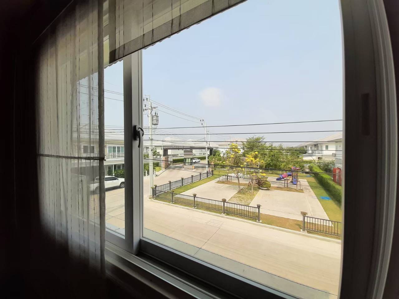 ให้เช่าบ้านเดี่ยว ไม่เคยเข้าอยู่ หลังมุม บ้านกล้วย-ไทรน้อย