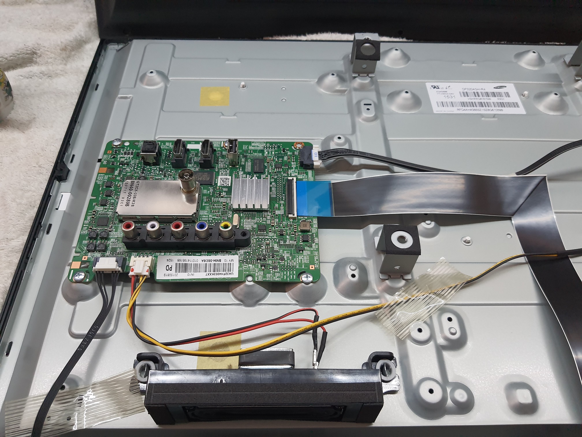 ซ่อมโทรทัศน์ LED-TV ยี่ห้อ SAMSUNG รุ่น UA32FH4003K อาการเปิดไม่ติด