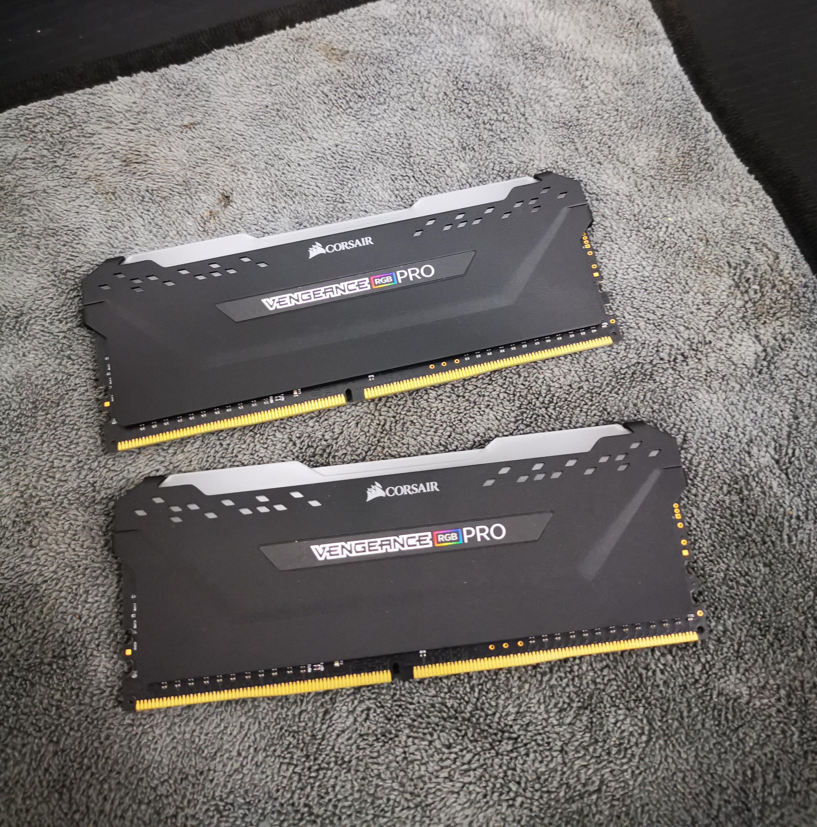 Ram Corsair VENGEANCE RGB PRO DDR4 16GB(8x2)/2666