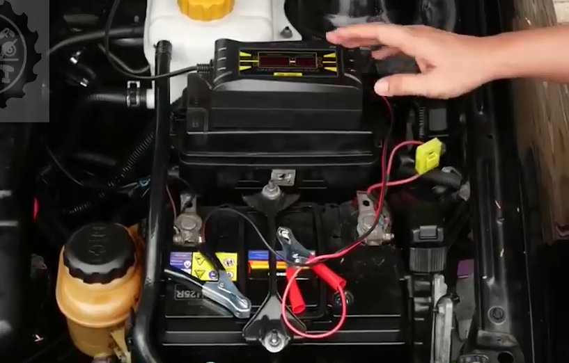 เครื่องชาร์จแบตเตอรี่ อัจฉริยะ ระบบอัตโนมัติ 12V 10A