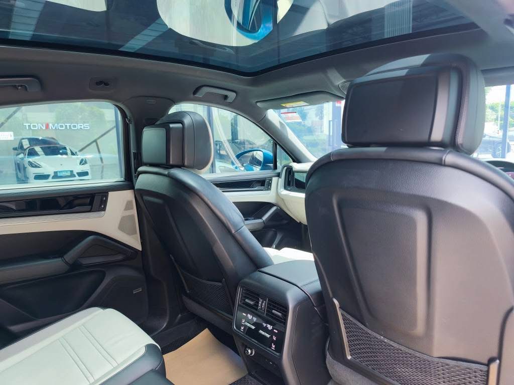 PORSCHE CAYENNE 3.0 HYBRID COUPE MOONLIGHT BLUE ปี 2025