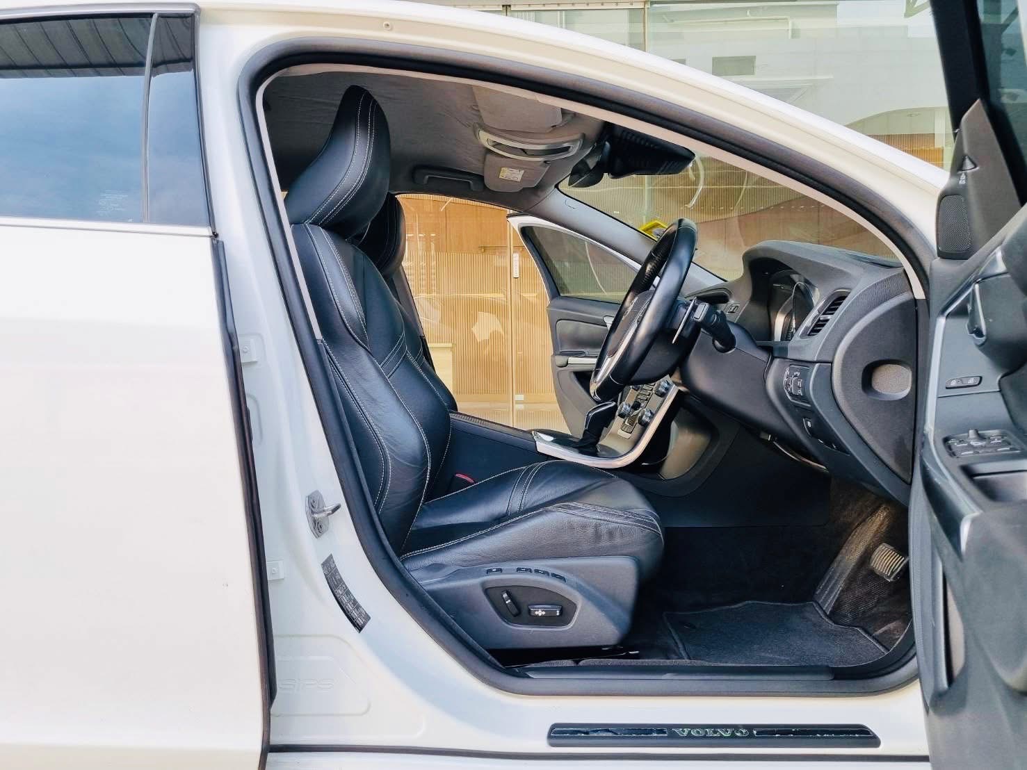VOLVO S60 T5 Minor Change ปี 2016